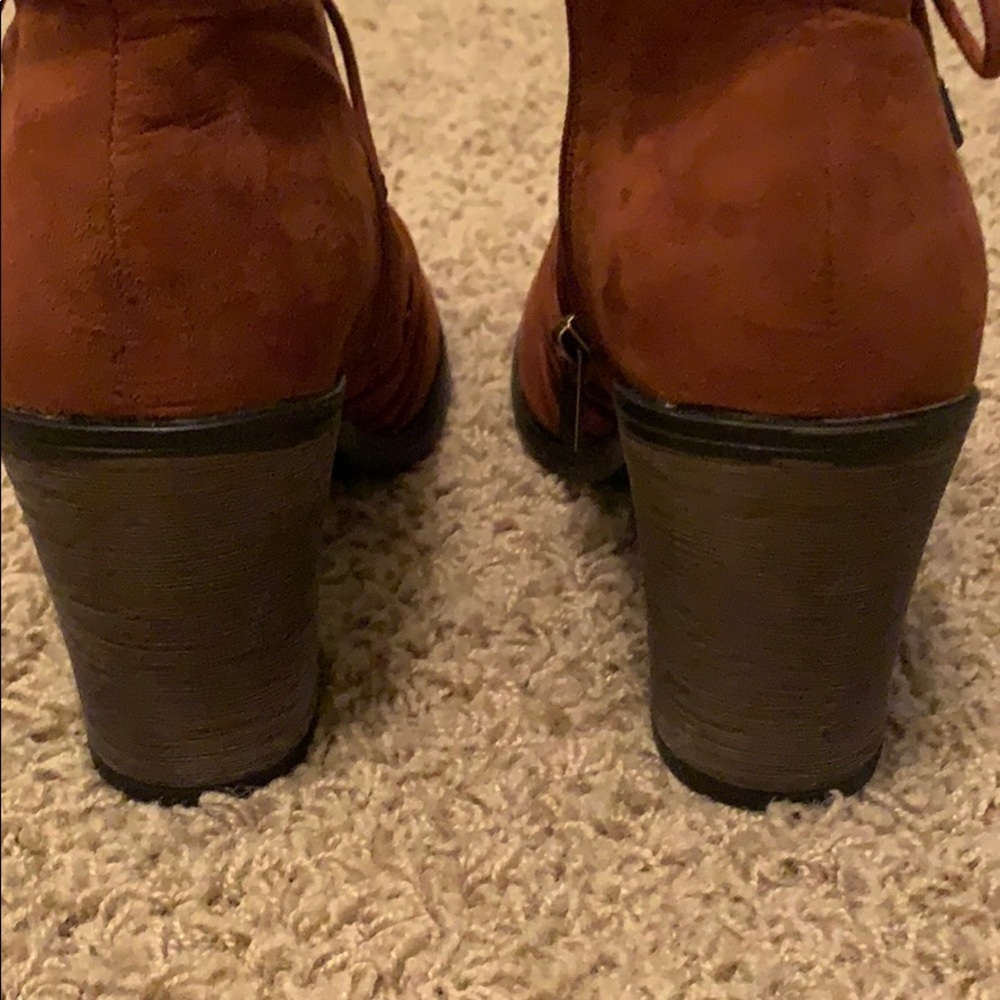 Boots - Picture 5 of 6